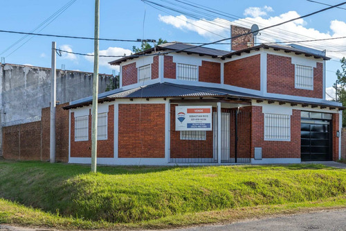 Casa Venta 3 Dormitorios Y Parque En La Plata