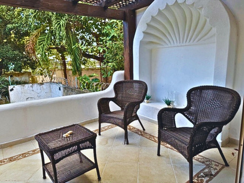 Casa Con Alberca Y Jacuzzi, En Residencial Privado, Venta Playa Del Carmen.