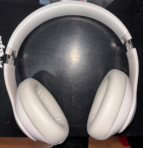 Beats Studio Pro Bluetooth Inalámbricos Color Arenisca (Usado)