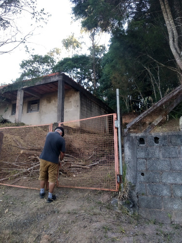 Terreno De 1000m² Em Condomínio Fechado Em Ibiúna Com Construção Semi-pronta!