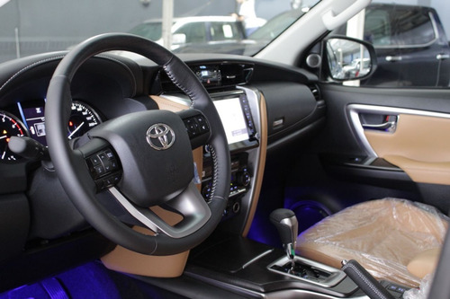 Imagen 2 de 4 de Toyota Fortuner Vxr