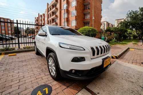 Jeep Cherokee 3.2 Longitude Plus