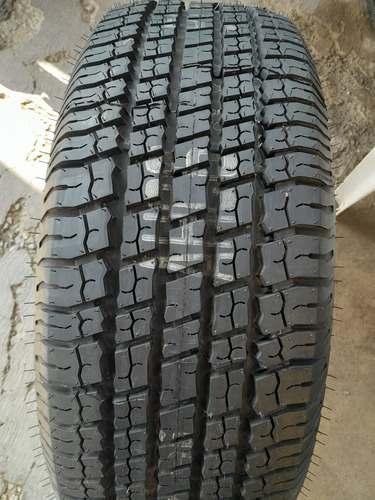 Llanta 265/65/ R17 Uniroyal  Laredo. 