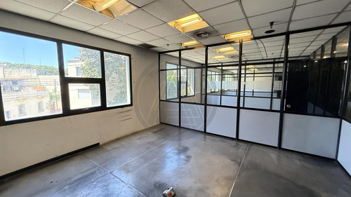 Galpón Con Oficinas 1900m2 En Alquiler - Barracas