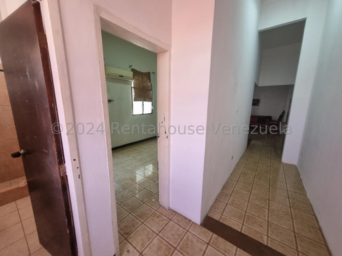 Apartamento Tipo Anexo En Alquiler En Colinas De Santa Rosa, De Barquisimeto, Amplias Habitaciones, Sala Cocina Moderna, Servicio De Internet, Vigilancia 24/7.