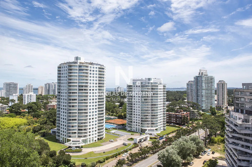 Hermoso Departamento En Venta De 3 Dormitorios, Piso Alto En Torre One
