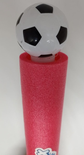 Imagen 2 de 4 de Pistola Lanza Agua Verano Infantil Pelota Futbol 34x5 Cm Mca