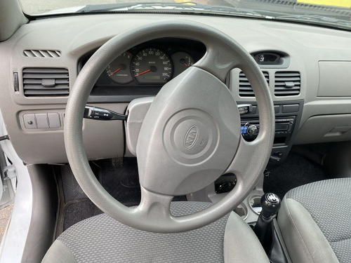 Imagen 11 de 17 de Kia Rio Stylus 1.5 Sedan