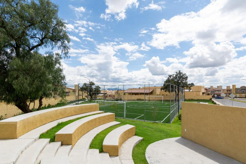 Venta De Casa En Pachuca Fraccionamiento Con Alberca, 3 Recamaras, 2 Lugares De Estacionamiento. Agenda Tu Visita Hoy Mismo!