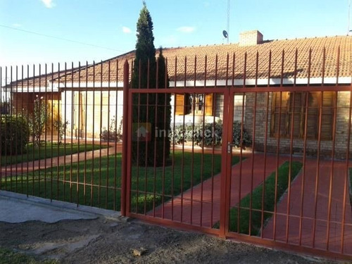 Imagen 3 de 20 de Casa Con Departamento Interno En Rodeo Del Medio: