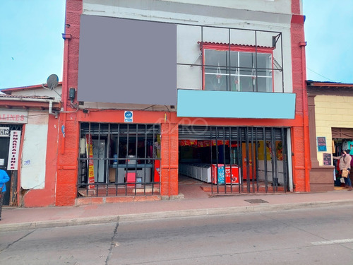 Amplio Local Comercial En Calle Principal Del Centro