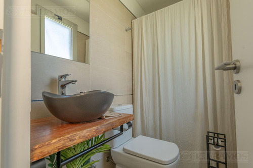 Casa A La Laguna Con 5 Dormitorios En Venta Y/o Alquiler En Los Castores.