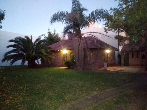 Casa 3 Ambientes En Venta, Barrio De Vicenzo Pilar