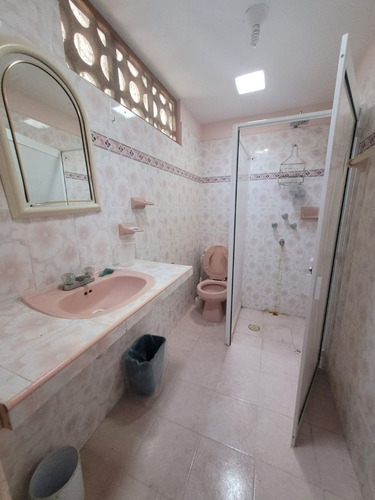 Casa Amplia Con Techos Altos A 2 Cuadras De La Iglesia De San Cristobal