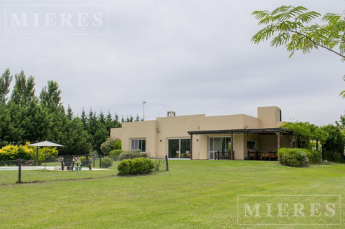 Lindisima Casa En Venta Con Vista Al Lago En Chacras De La Cruz