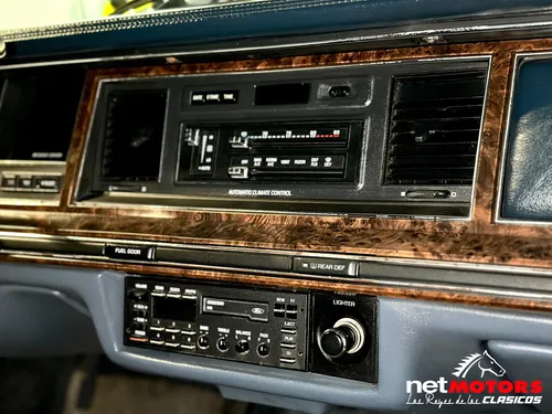 Lincoln Town Car 1990