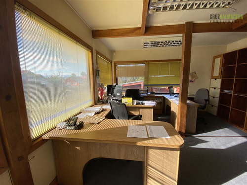 Oficinas Con Amplio Sitio Esquina De 822 M2 Cerca Del Centro