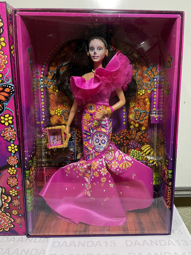 Set 1 Barbie Día De Muertos 2023 Y 1 Barbie Pink Magnolia (Usado)
