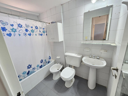 Departamento Venta De Tres Ambientes Con Balcón Al Frente - Apto Crédito