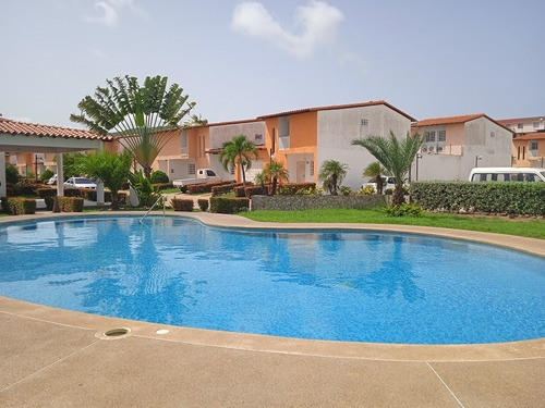 Imagen 12 de 13 de Espacioso Y Moderno Town House En Tierra Del Sol
