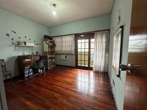 Casa 4 Ambientes Con Patio, Venta R. De Escalada