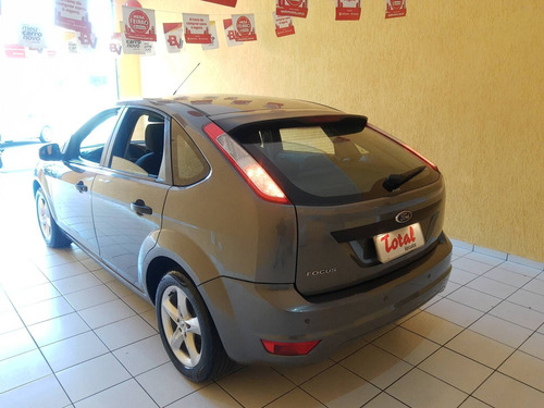Imagem 11 de 15 de Ford Focus 1.6 8v Gasolina 4p Manual