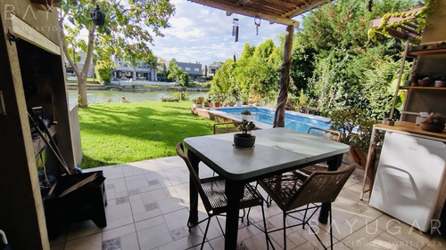 Venta / Casa En Barrio Barrancas De Santa María / Tigre