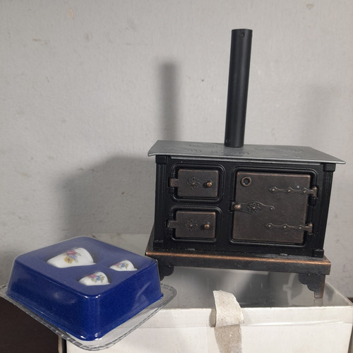 Imagem 1 de 7 de Deagostini Casa Vitoriana Fogão A Lenha Metal Com Caixa