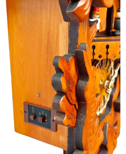 Reloj Cucu De Pared Cabeza De Venado Bosque Madera Música Estructura Marrón Claro Fondo Marrón Claro