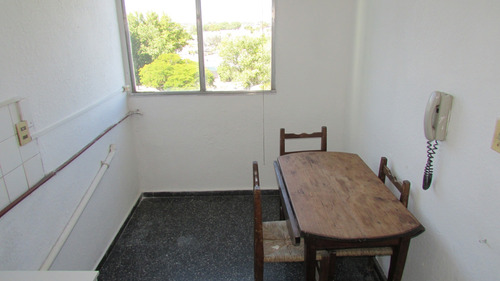 Venta De Apartamento Al Frente 2 Dormitorios. En Malvín Alto