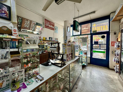 Fondo De Comercio De Farmacia En El Centro De Colonia