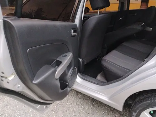 Mazda 2 Sedan Automatico