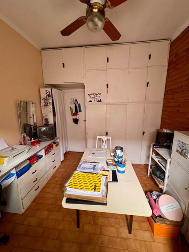 Casa En Venta De 5 Ambientes En Quilmes.