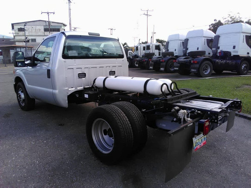 Imagen 2 de 9 de Ford F350 4x2 En Chasis