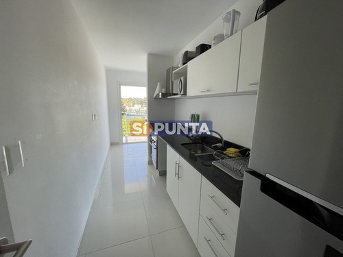 Imagen 21 de 25 de Frente Al Mar, 3 Dormitorios, 2 Baños, En Venta , Punta Del Este