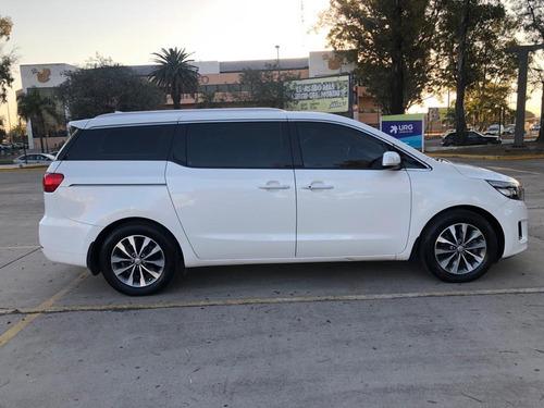 Imagen 8 de 10 de Kia Carnival 2.2 Crdi Premium 2016