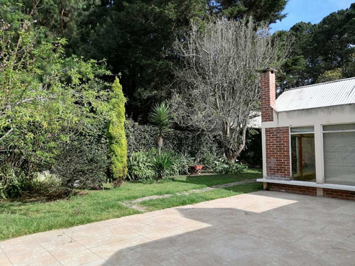 Vendo Belleza De Casa, Sector Preferencial, Amplio Jardin