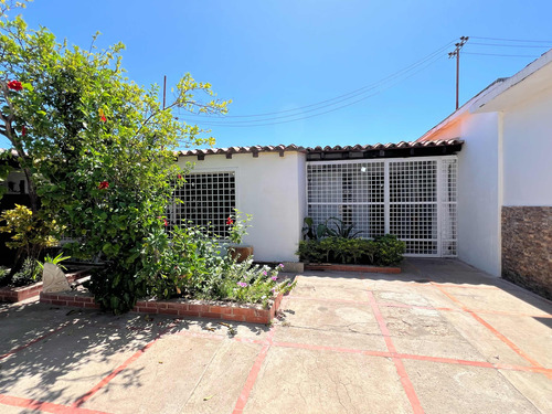 Casa En Venta Av Cancamure Cumana Ideal Para Posada Restaura
