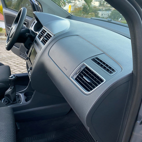 Volkswagen Fox 1.6 MSI TOTAL FLEX CONNECT 4P MANUAL