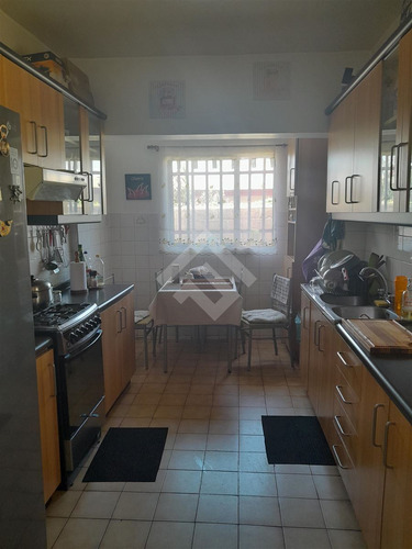 Casa En Venta De 4d Y 3b En Sector Valencia, Quilpué