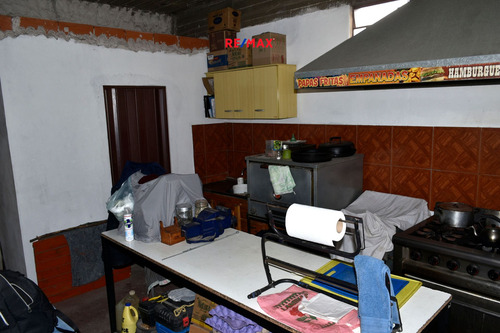 Oportunidad!! Casa En Dos Plantas + Local+ Parque!