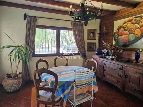 Casa En Venta De 5 Dorm. En Maule