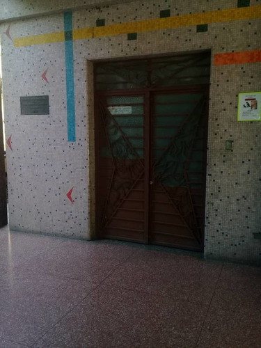 Imagen 3 de 14 de Locales En Venta Urb Los Chaguaramos