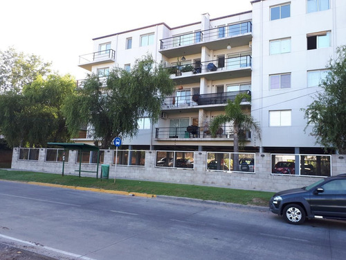 Imagen 2 de 3 de Departamento - 1 Dormitorio Con Cochera -tigre