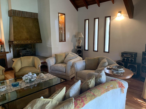 Imagen 5 de 30 de Excelente Chalet - Castelar Norte - Larralde Angosta - 5 Ambientes - 1450 M2 Lote - Venta - Permuta