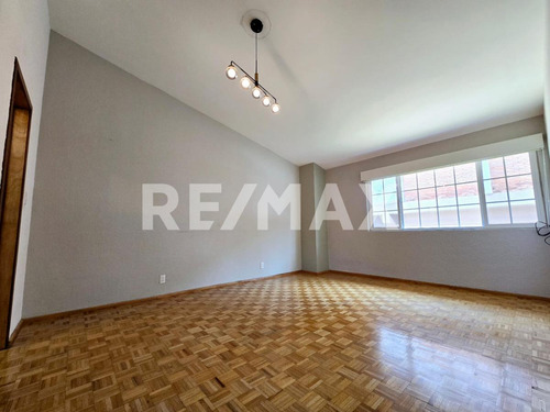Exclusiva Casa En Venta En Lomas Del Sol: Comodidad Y Ubicación Inmejorable
