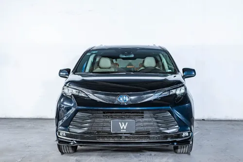 Toyota Sienna XLE Piel Híbrida
