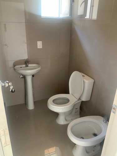 Se Alquila Duplex Nuevos Y Semi Nuevos De 2 Dorm Con Lugar P/ Auto Y Patio Al Fdo !!