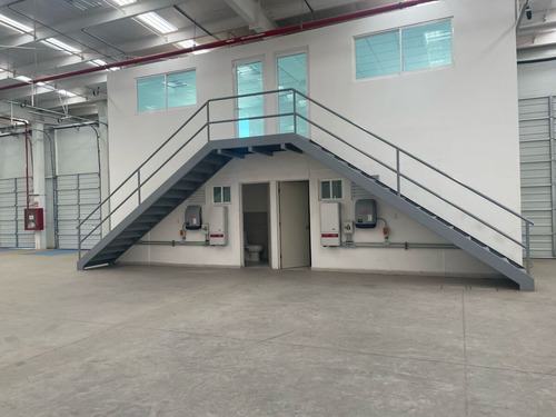 Se Renta Bodega Cross Dock En Carretera Silao Irapuato
