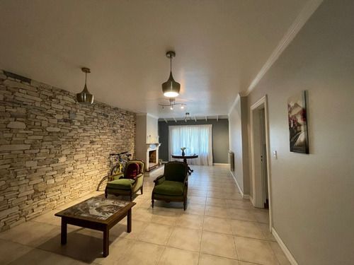 Casa En Venta - 6 Ambientes - Centro - Luján